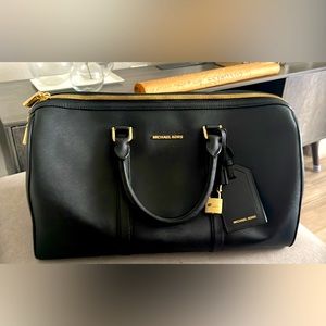 Michael Kors Duffle overnight bag